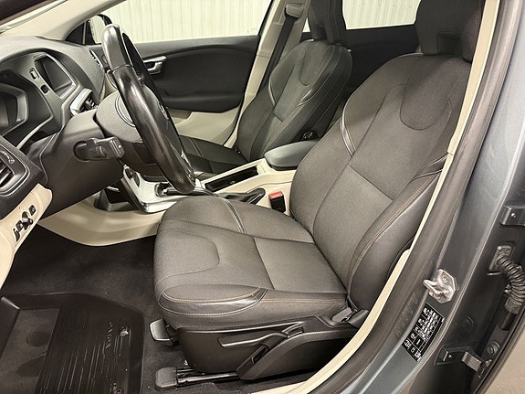 Volvo V40 Cross Country 17 of 25