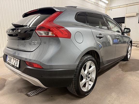 Volvo V40 Cross Country 4 of 25