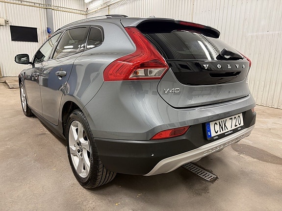 Volvo V40 Cross Country 2 of 25