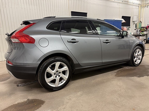 Volvo V40 Cross Country 6 of 25