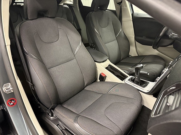 Volvo V40 Cross Country 13 of 25