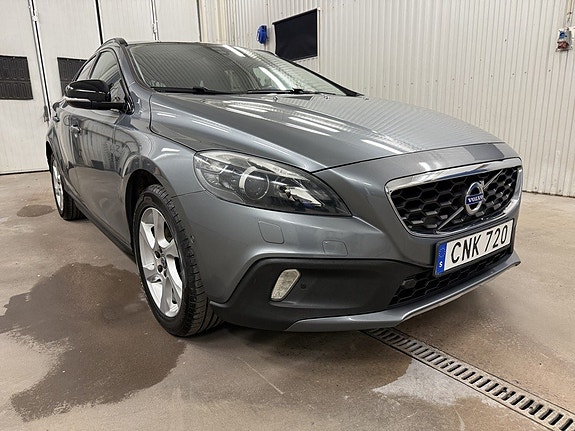 Volvo V40 Cross Country 3 of 25