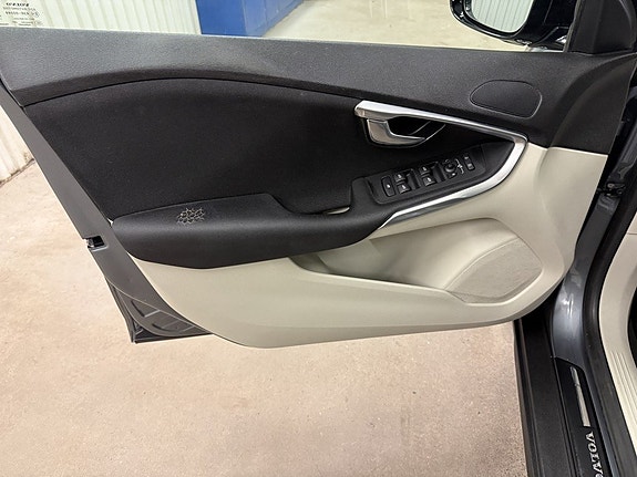 Volvo V40 Cross Country 15 of 25
