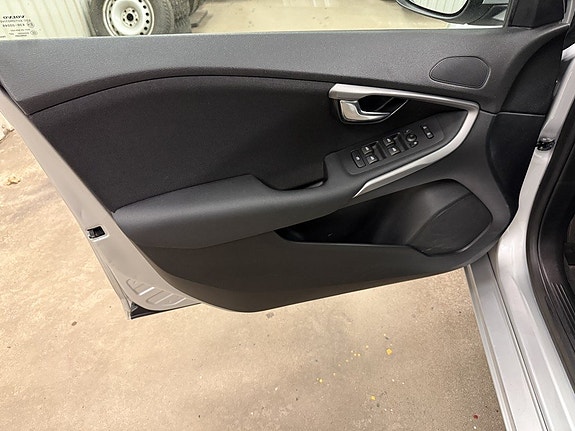 Volvo V40 12 of 20