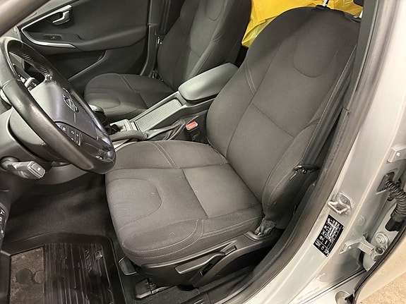 Volvo V40 14 of 20