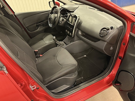 Renault Clio 11 of 21