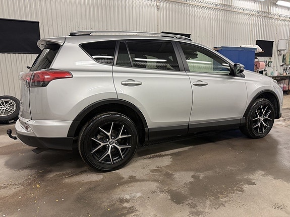 Toyota RAV4 6 of 23
