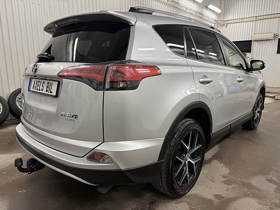 Toyota RAV4 4 of 23
