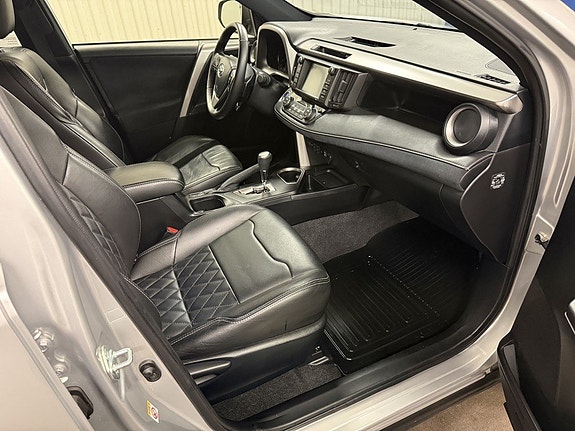 Toyota RAV4 13 of 23