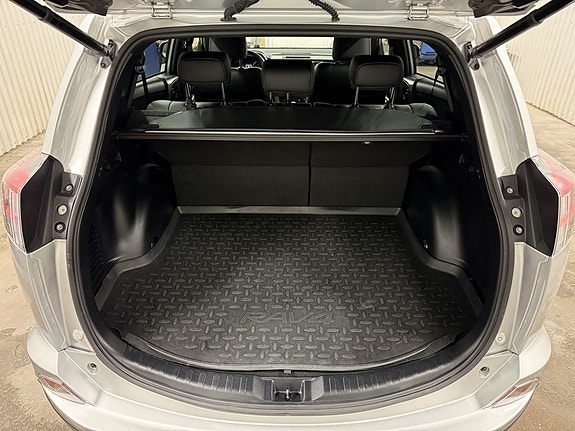 Toyota RAV4 10 of 23