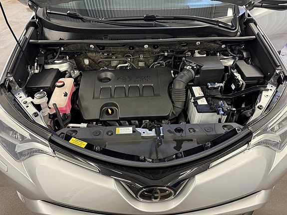 Toyota RAV4 8 of 23