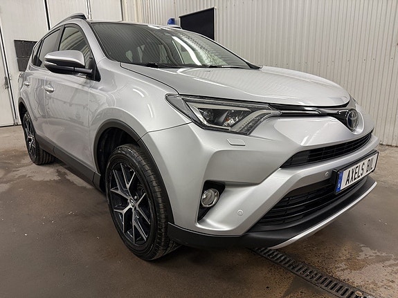 Toyota RAV4 3 of 23