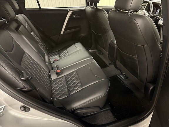 Toyota RAV4 12 of 23
