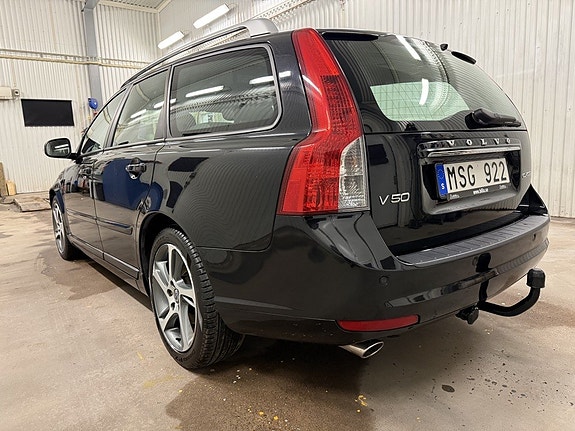 Volvo V50 2 of 21