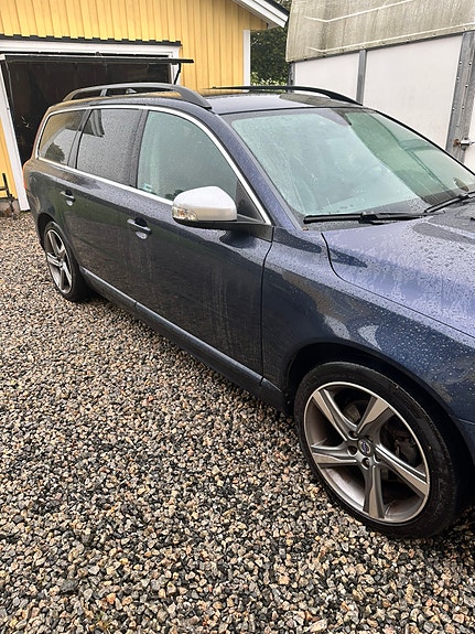 Volvo V70 2 of 7