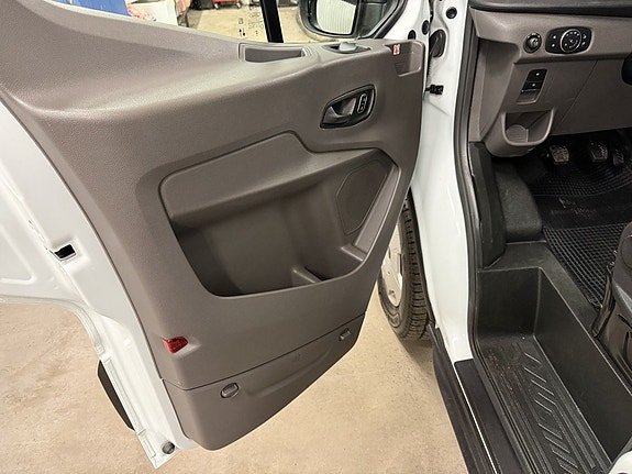 Ford Transit 13 of 23