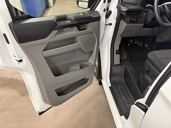 Ford Transit Custom 11 of 27