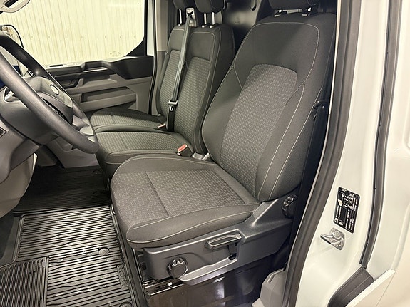 Ford Transit Custom 13 of 27