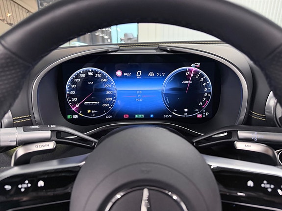 Mercedes-Benz SL63 27 of 30