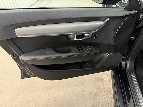 Volvo V90 Cross Country 13 of 26