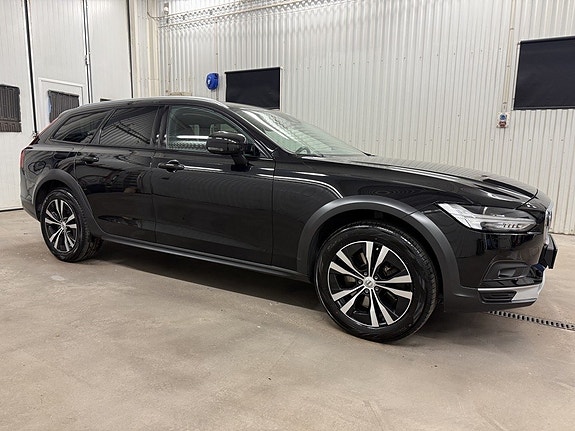 Volvo V90 Cross Country 5 of 26