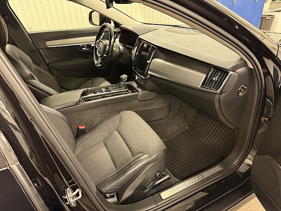 Volvo V90 Cross Country 11 of 26