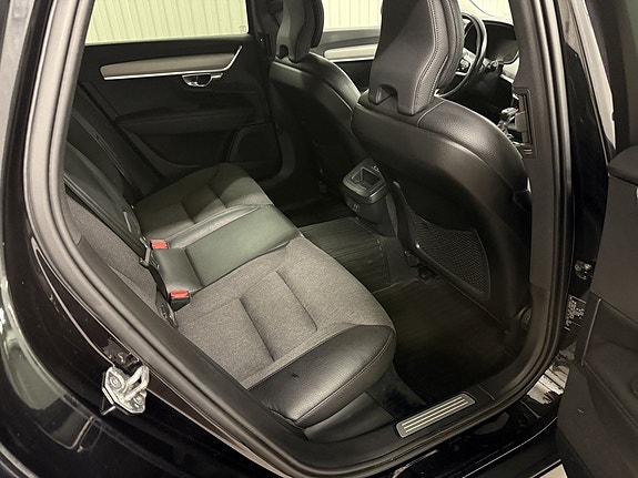 Volvo V90 Cross Country 10 of 26
