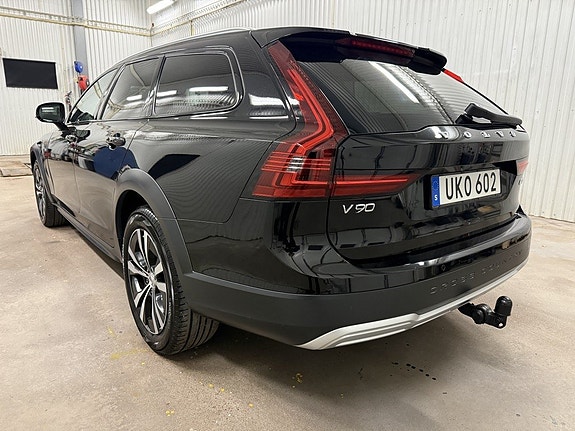 Volvo V90 Cross Country 2 of 26