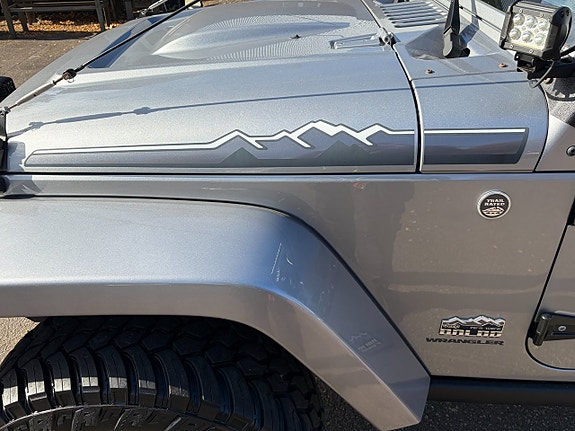 Jeep Wrangler Unlimited 16 of 26