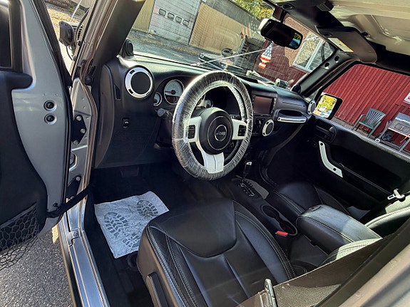 Jeep Wrangler Unlimited 17 of 26