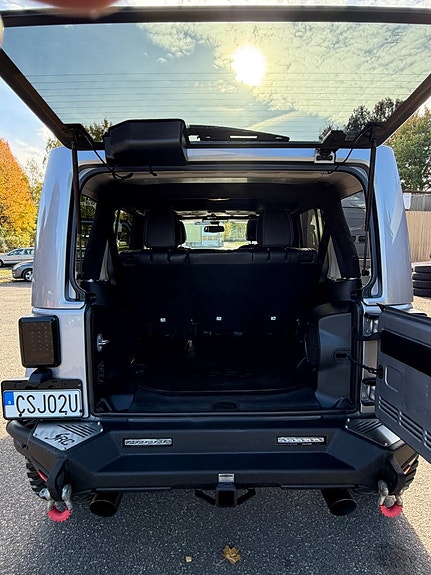 Jeep Wrangler Unlimited 22 of 26