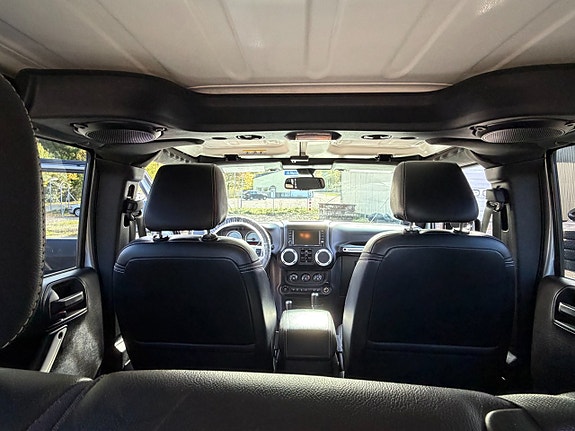 Jeep Wrangler Unlimited 19 of 26