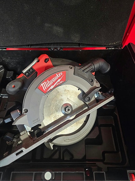 Batteridriven cirkelsåg Milwaukee M18 CCS55