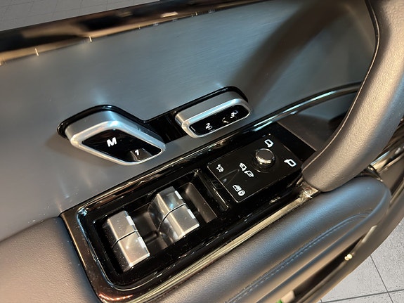 Land Rover Range Rover Sport 28 of 28