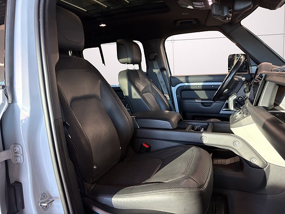 Land Rover Defender 130 15 of 29