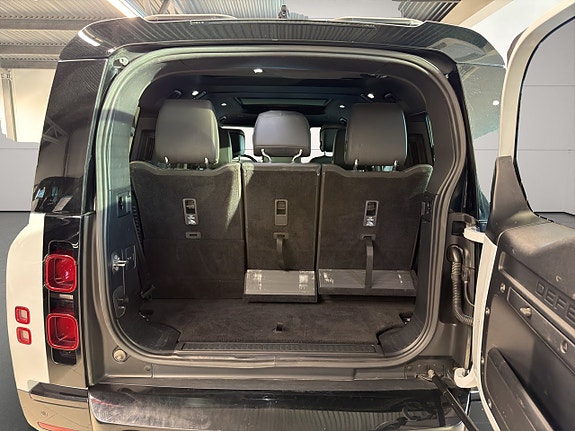 Land Rover Defender 130 8 of 29