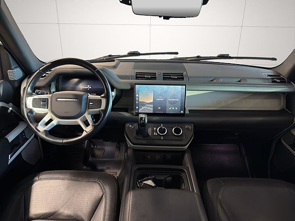 Land Rover Defender 130 14 of 29