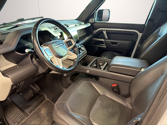Land Rover Defender 130 9 of 29