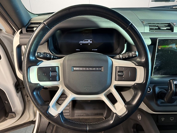 Land Rover Defender 130 12 of 29