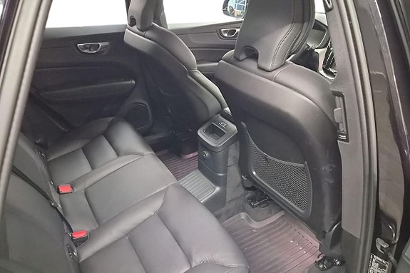 Volvo XC60 10 of 23