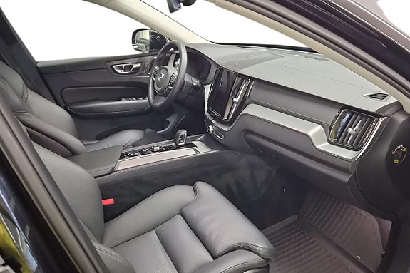 Volvo XC60 8 of 23