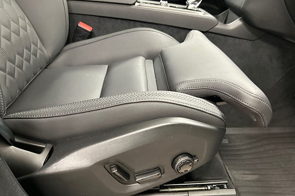 Volvo XC90 30 of 30