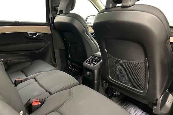 Volvo XC90 10 of 30