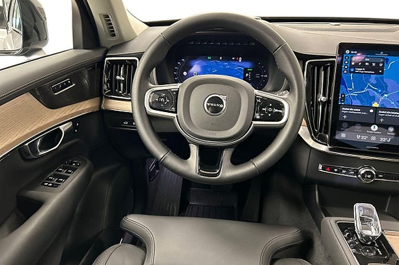 Volvo XC90 12 of 30