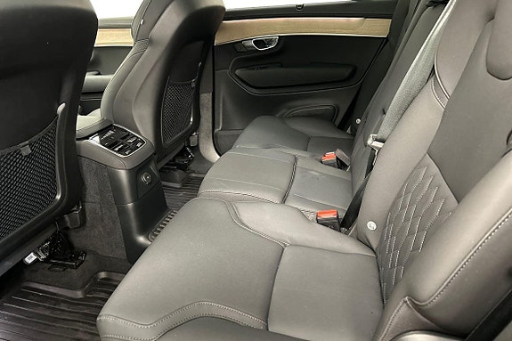 Volvo XC90 14 of 30