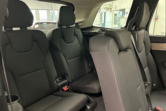 Volvo XC90 28 of 30