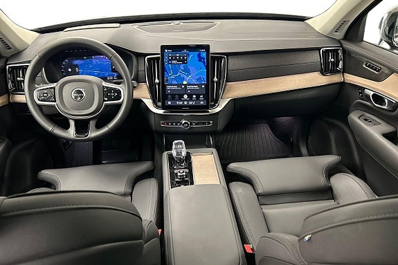 Volvo XC90 11 of 30