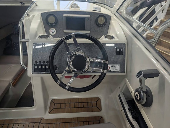 HR 630 WA & Evinrude E-tec 150 HK -2012 3 of 12