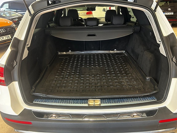 Mercedes-Benz E 220 d 26 of 30