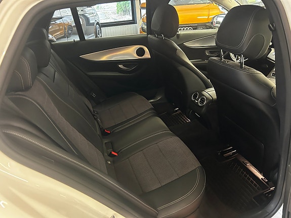 Mercedes-Benz E 220 d 15 of 30